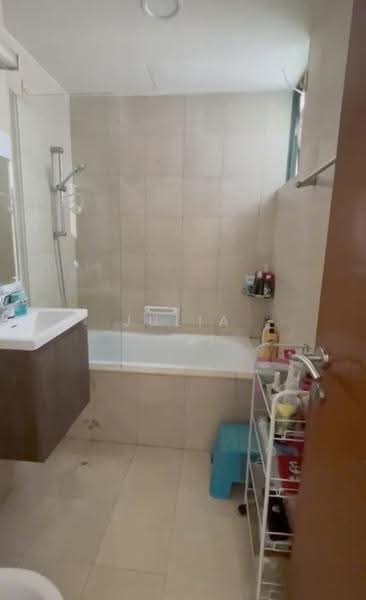 Fortune Jade, 501 Dunman Road, East Coast / Marine Parade, 3 Bedrooms, 1,098 sqft, Apartment For Rent, by Julia Low, 500257336 - Bathroom - PropertyGuru.com.sg