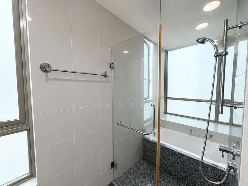 Casa Merah, 56 Tanah Merah Kechil Avenue, Bedok / Upper East Coast, 3 Bedrooms, 1,227 sqft, Condominium For Sale, by Timothy Choo Jun Hong, 500257337 - Bathroom - PropertyGuru.com.sg