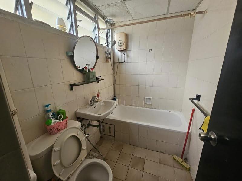 Neptune Court, 1 Marine Vista, East Coast / Marine Parade, 3 Bedrooms, 1,636 sqft, Apartment For Sale, by Daniel Ong, 500257342 - Bathroom - PropertyGuru.com.sg