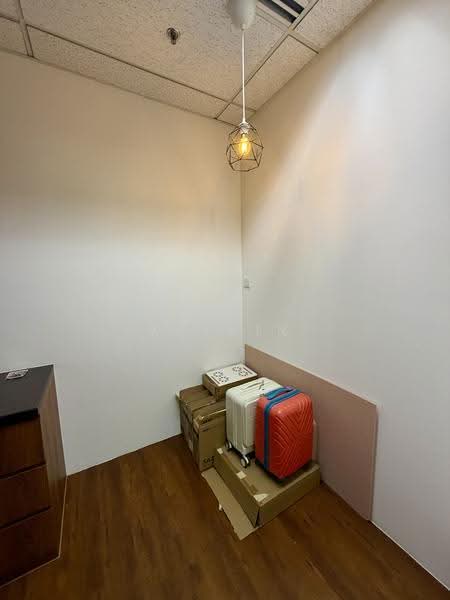 RAFFLES PLACE MRT - Fitted Office Space For Lease With Good Natural Light, Raffles Place MRT, Boat Quay / Raffles Place / Marina, 1,292 sqft, Office For Rent, by Kelvin Teo, 500257349 - CommercialGuru.com.sg