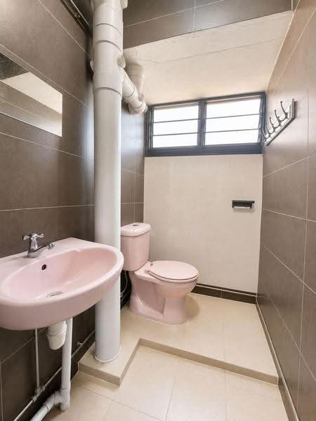 602 Ang Mo Kio Avenue 5, 602 Ang Mo Kio Avenue 5, Ang Mo Kio / Bishan / Thomson, 2 Bedrooms, 721 sqft, HDB Flat For Sale, by Shawn Wong, 500257361 - Bathroom - PropertyGuru.com.sg