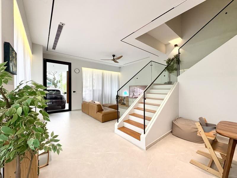 Sembawang Hills Estate, Casuarina Road, Ang Mo Kio / Bishan / Thomson, 5 Bedrooms, 3,800 sqft, Corner Terrace For Sale, by Eve Tang, 500257371 - Living Room - PropertyGuru.com.sg