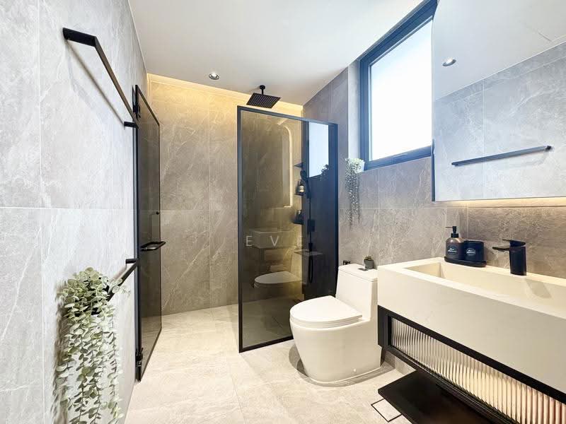 Sembawang Hills Estate, Casuarina Road, Ang Mo Kio / Bishan / Thomson, 5 Bedrooms, 3,800 sqft, Corner Terrace For Sale, by Eve Tang, 500257371 - Bathroom - PropertyGuru.com.sg