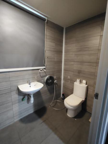 Carros Centre, 60 JALAN LAM HUAT, Admiralty / Woodlands, 1,690 sqft, Factory / Workshop (B2) For Sale, by K Naga Gowthami(Naga), 500257373 - Bathroom - CommercialGuru.com.sg