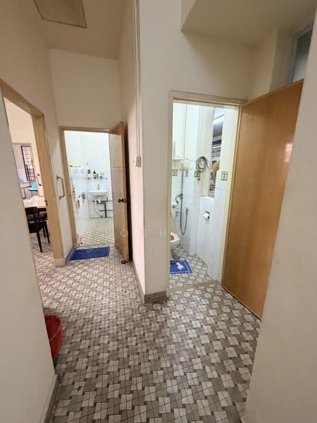 Serangoon Garden Estate, Hougang / Punggol / Sengkang, 3 Bedrooms, 2,200 sqft, Semi-Detached House For Sale, by Joshua Tech, 500257387 - Corridor - PropertyGuru.com.sg