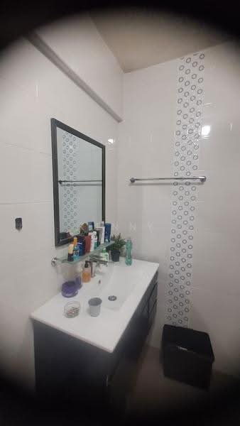108 Jalan Rajah, 108 Jalan Rajah, Balestier / Toa Payoh, 3 Bedrooms, 1,593 sqft, HDB Flat For Sale, by Kenny Lee, 500257391 - Bathroom - PropertyGuru.com.sg
