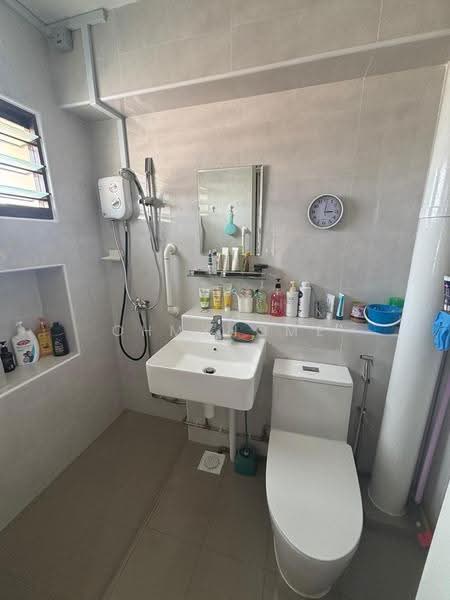 318 Tampines Street 33, 318 Tampines Street 33, Pasir Ris / Tampines, 3 Bedrooms, 1,399 sqft, HDB Flat For Sale, by BEN CHEE, 500257399 - Bathroom - PropertyGuru.com.sg