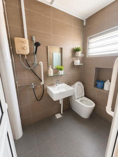 318 Tampines Street 33, 318 Tampines Street 33, Pasir Ris / Tampines, 3 Bedrooms, 1,399 sqft, HDB Flat For Sale, by BEN CHEE, 500257399 - Bathroom - PropertyGuru.com.sg