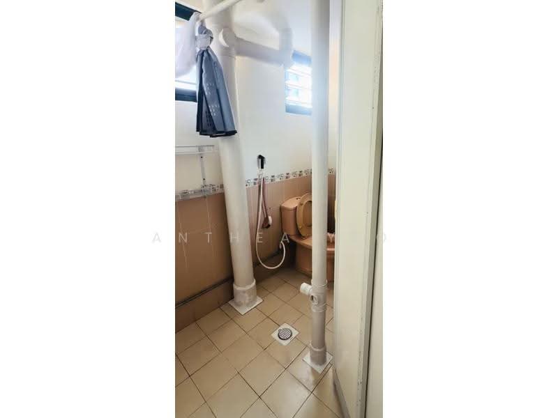 801 French Road, 801 French Road, Farrer Park / Serangoon Rd, 2 Bedrooms, 635 sqft, HDB Flat For Rent, by Anthea Yeo 杨丽娇, 500257428 - Bathroom - PropertyGuru.com.sg