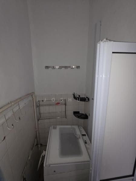 Blk 634 Veerasamy Road, Blk 634 Veerasamy Road, Farrer Park / Serangoon Rd, 550 sqft, Shop / Shophouse For Rent, by Joshua Boon, 500257429 - Bathroom - CommercialGuru.com.sg