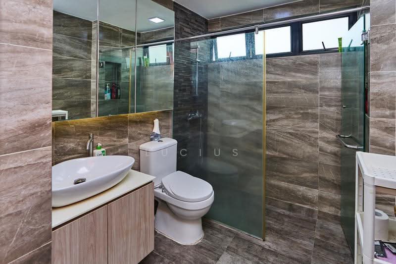 Chiltern Park, 133 Serangoon Avenue 3, Hougang / Punggol / Sengkang, 2 Bedrooms, 1,302 sqft, Condominium For Sale, by Lucius Chua, 500257430 - Bathroom - PropertyGuru.com.sg