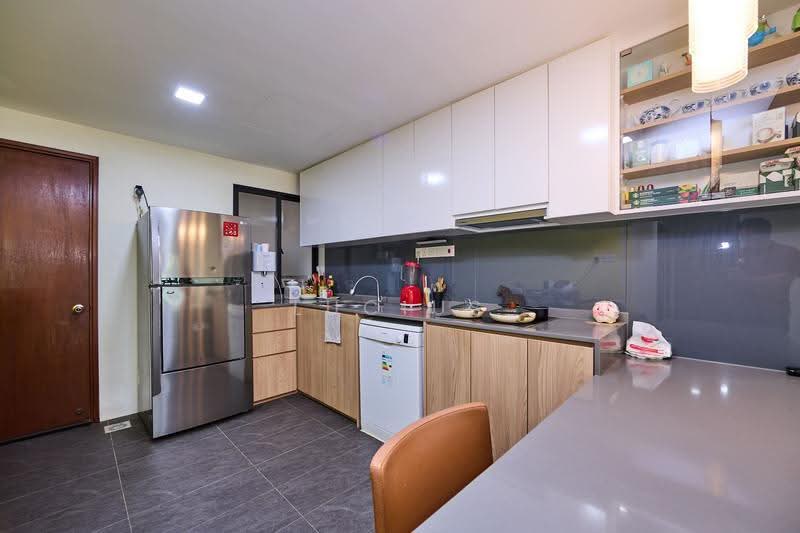 Chiltern Park, 133 Serangoon Avenue 3, Hougang / Punggol / Sengkang, 2 Bedrooms, 1,302 sqft, Condominium For Sale, by Lucius Chua, 500257430 - Kitchen - PropertyGuru.com.sg