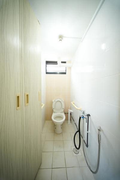 44 Bedok South Road, 44 Bedok South Road, Bedok / Upper East Coast, 3 Bedrooms, 904 sqft, HDB Flat For Sale, by Nigel Neo, 500257436 - Bathroom - PropertyGuru.com.sg