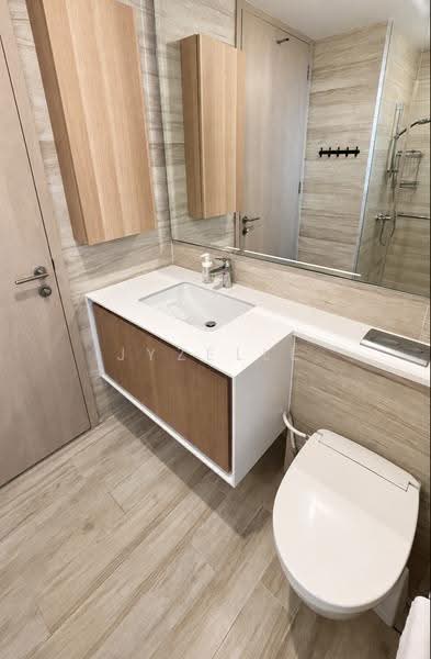 J Gateway, 6 Gateway Drive, Boon Lay / Jurong / Tuas, 2 Bedrooms, 743 sqft, Condominium For Rent, by Jyzelle Liu, 500257450 - Bathroom - PropertyGuru.com.sg