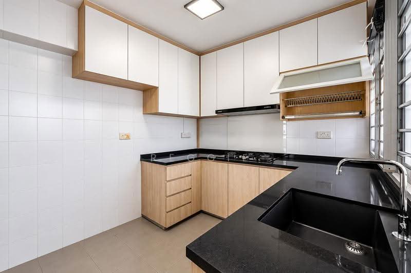 209C Compassvale Lane, 209C Compassvale Lane, Hougang / Punggol / Sengkang, 3 Bedrooms, 990 sqft, HDB Flat For Sale, by Reggie Yeo, 500257474 - Kitchen - PropertyGuru.com.sg
