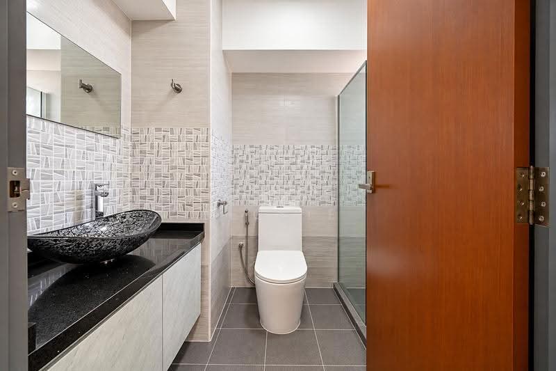 209C Compassvale Lane, 209C Compassvale Lane, Hougang / Punggol / Sengkang, 3 Bedrooms, 990 sqft, HDB Flat For Sale, by Reggie Yeo, 500257474 - Bathroom - PropertyGuru.com.sg