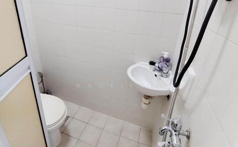 Maple Woods, 985 Bukit Timah Road, Clementi Park / Upper Bukit Timah, Room Rental, 100 sqft, Condominium For Rent, by Angeline Tan (陈慧恩), 500257475 - Bathroom - PropertyGuru.com.sg
