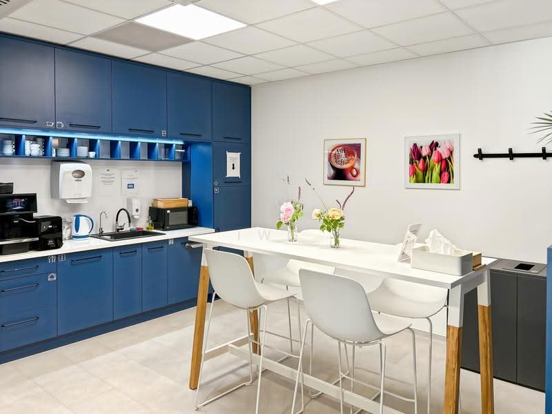 Liang Seah Place, 1 Liang Seah Street, Beach Road / Bugis / Rochor, 75 sqft, Office For Rent, by Regus Singapore, 500257497 - Kitchen - CommercialGuru.com.sg