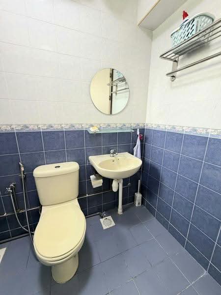 194 Rivervale Drive, 194 Rivervale Drive, Hougang / Punggol / Sengkang, 3 Bedrooms, 980 sqft, HDB Flat For Rent, by Heni Muljati, 500257499 - Bathroom - PropertyGuru.com.sg