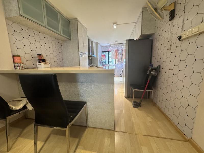 202 Bedok North Street 1, 202 Bedok North Street 1, Bedok / Upper East Coast, 2 Bedrooms, 721 sqft, HDB Flat For Sale, by Leon Ching, 500257501 - Kitchen - PropertyGuru.com.sg