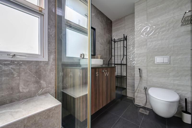 Edelweiss Park Condo, 80 Flora Road, Changi Airport / Changi Village, 3 Bedrooms, 1,282 sqft, Condominium For Sale, by Dhaneswery (Dhanes), 500257522 - Bathroom - PropertyGuru.com.sg