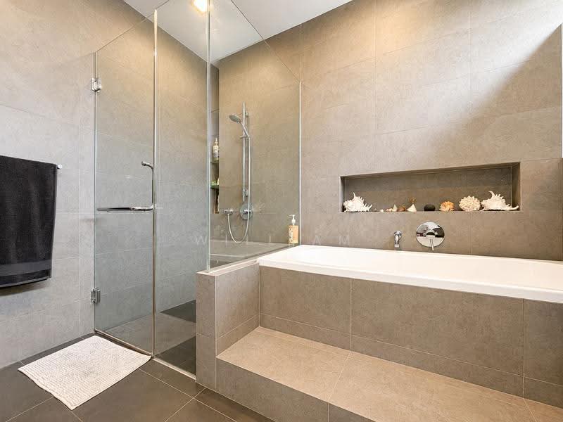 Freehold Corner-Terrace within 1KM to Nex, Maris Stella & PLMGS, Freehold Corner-Terrace / Bartley / Jln Rindu / Serangoon /, Hougang / Punggol / Sengkang, 6 Bedrooms, 5,500 sqft, Corner Terrace For Sale, by William Hong, 500257527 - Bathroom - PropertyGuru.com.sg