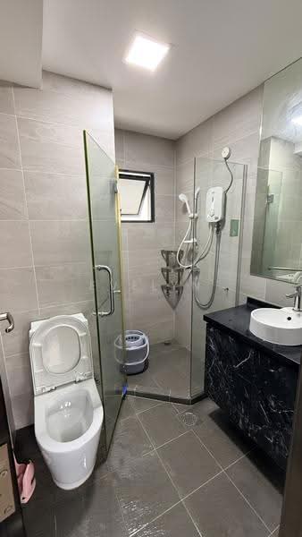 Regentville, 8 Hougang Street 92, Hougang / Punggol / Sengkang, 3 Bedrooms, 980 sqft, Condominium For Rent, by Evelyn Neo 梁慧雯, 500257530 - Common Bathroom - PropertyGuru.com.sg