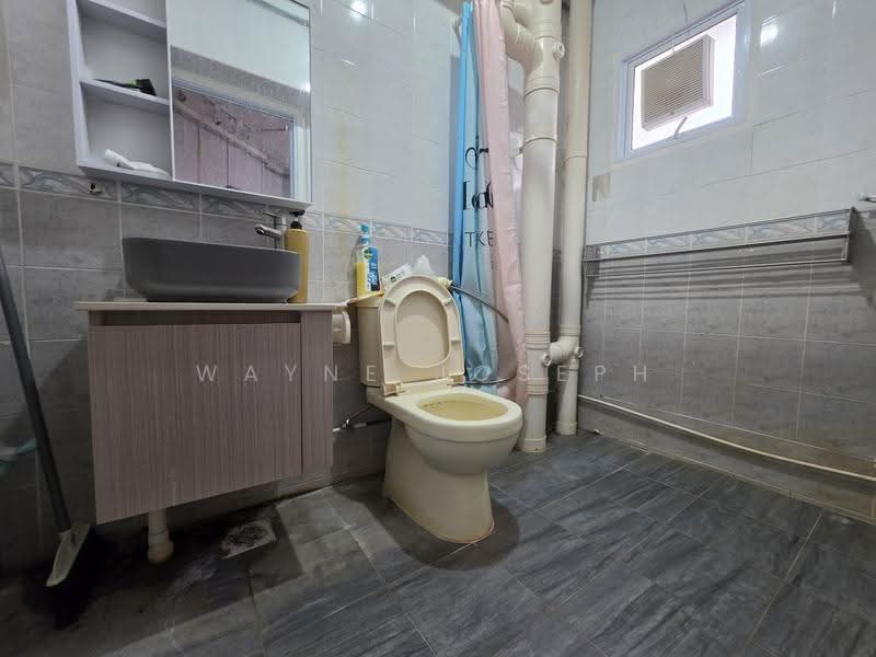 187A Rivervale Drive, 187A Rivervale Drive, Hougang / Punggol / Sengkang, Room Rental, 50 sqft, HDB Flat For Rent, by Wayne Joseph Ong 王伟洋, 500257533 - Bathroom - PropertyGuru.com.sg
