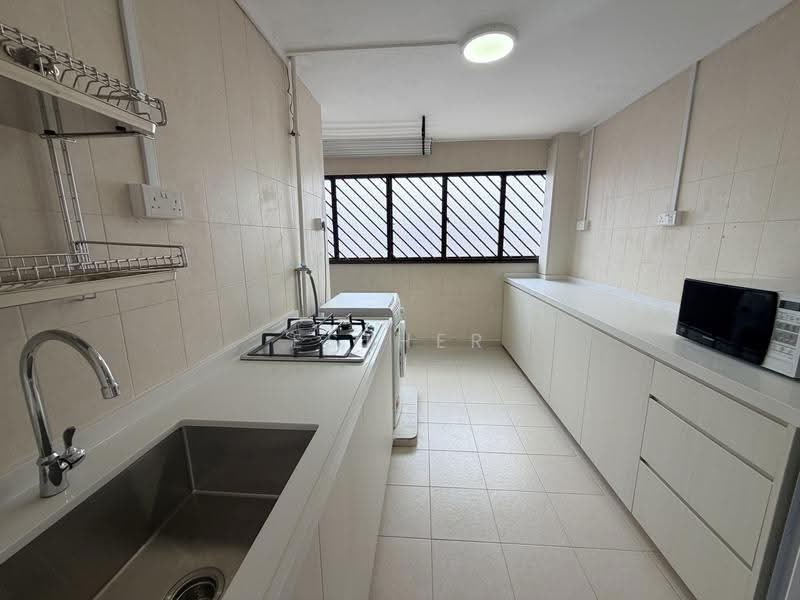 3 Queen's Road, 3 Queen's Road, Tanglin / Holland / Bukit Timah, 4 Bedrooms, 818 sqft, HDB Flat For Rent, by Esther Txe, 500257554 - Kitchen - PropertyGuru.com.sg