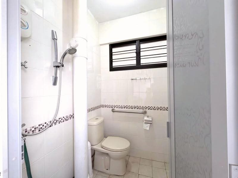 14 Saint George's Road, 14 Saint George's Road, Balestier / Toa Payoh, 2 Bedrooms, 721 sqft, HDB Flat For Sale, by Eve Wong, 500257558 - Bathroom - PropertyGuru.com.sg