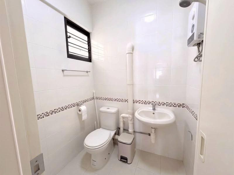 14 Saint George's Road, 14 Saint George's Road, Balestier / Toa Payoh, 2 Bedrooms, 721 sqft, HDB Flat For Sale, by Eve Wong, 500257558 - Bathroom - PropertyGuru.com.sg