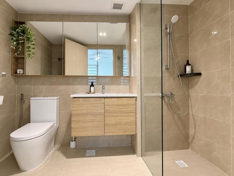 Treasure at Tampines, 1 Tampines Lane, Pasir Ris / Tampines, 3 Bedrooms, 818 sqft, Condominium For Sale, by Kuanyee Goh, 500257579 - Bathroom - PropertyGuru.com.sg
