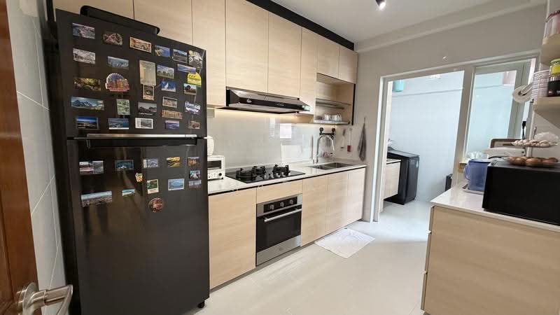 70 Redhill Close, 70 Redhill Close, Alexandra / Commonwealth, 3 Bedrooms, 1,076 sqft, HDB Flat For Sale, by Mark Lim Chee Tong, 500257600 - Kitchen - PropertyGuru.com.sg
