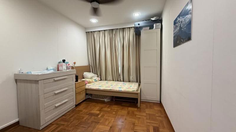 70 Redhill Close, 70 Redhill Close, Alexandra / Commonwealth, 3 Bedrooms, 1,076 sqft, HDB Flat For Sale, by Mark Lim Chee Tong, 500257600 - Bedroom - PropertyGuru.com.sg