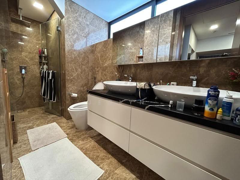 Dyson Road, Dyson Road, Newton / Novena, 5 Bedrooms, 4,633 sqft, Semi-Detached House For Sale, by Jeslyn Lim, 500257605 - Bathroom - PropertyGuru.com.sg