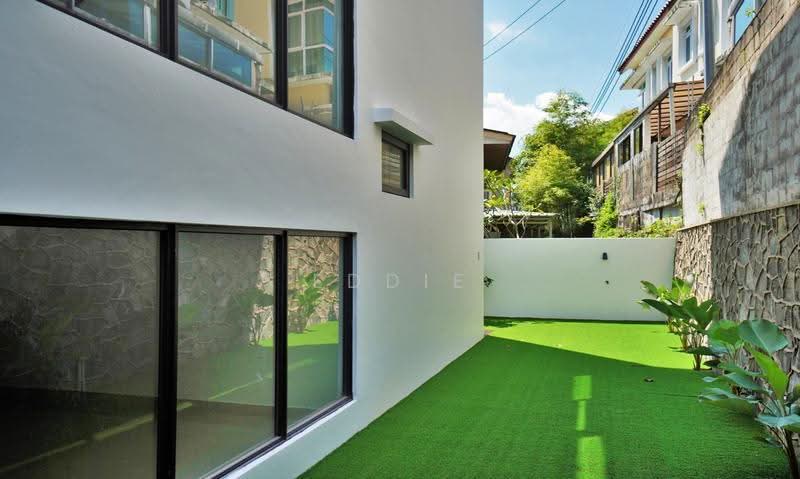 Immediate Move-In! Contemporary Tudor-Charm Home. 6 Huge Rooms!, Jalan Jelita, Tanglin / Holland / Bukit Timah, 6 Bedrooms, 5,500 sqft, Semi-Detached House For Rent, by Eddie Koh, 500257615 - Exterior - PropertyGuru.com.sg