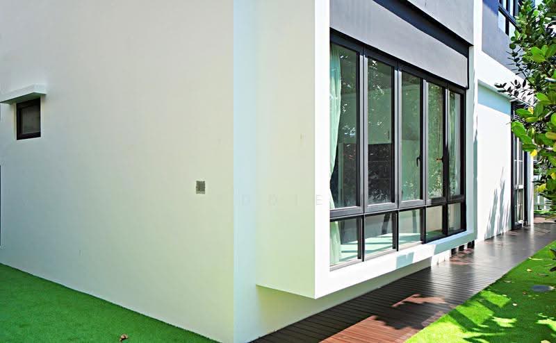Immediate Move-In! Contemporary Tudor-Charm Home. 6 Huge Rooms!, Jalan Jelita, Tanglin / Holland / Bukit Timah, 6 Bedrooms, 5,500 sqft, Semi-Detached House For Rent, by Eddie Koh, 500257615 - Exterior - PropertyGuru.com.sg