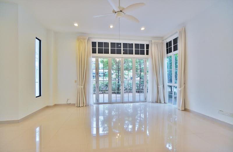 Immediate Move-In! Contemporary Tudor-Charm Home. 6 Huge Rooms!, Jalan Jelita, Tanglin / Holland / Bukit Timah, 6 Bedrooms, 5,500 sqft, Semi-Detached House For Rent, by Eddie Koh, 500257615 - Living Room - PropertyGuru.com.sg