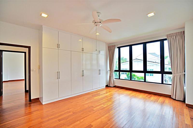 Immediate Move-In! Contemporary Tudor-Charm Home. 6 Huge Rooms!, Jalan Jelita, Tanglin / Holland / Bukit Timah, 6 Bedrooms, 5,500 sqft, Semi-Detached House For Rent, by Eddie Koh, 500257615 - Bedroom - PropertyGuru.com.sg