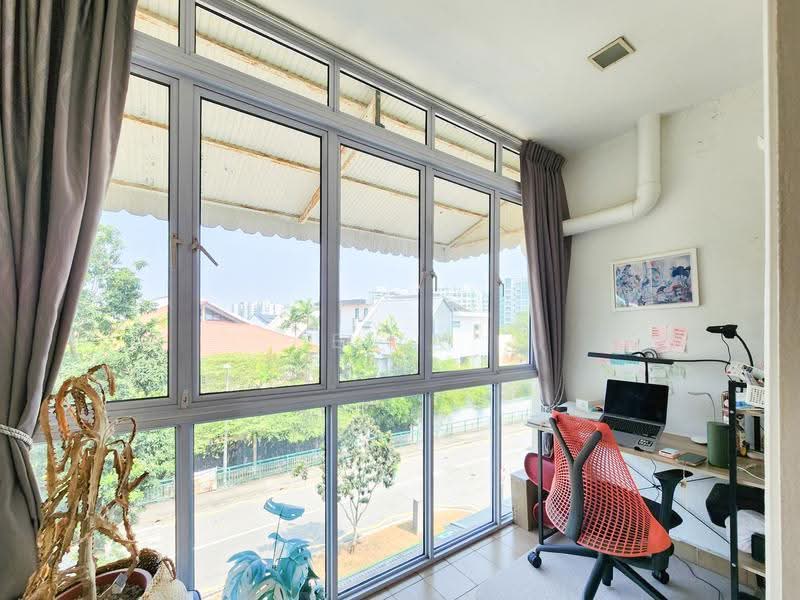 11 binjai park, Binjai Park, Dairy Farm / Bukit Panjang / Choa Chu Kang, 3 Bedrooms, 1,033 sqft, Walk-up Apartment For Sale, by Ella Chang 张慧媄, 500257617 - Main Balcony - PropertyGuru.com.sg