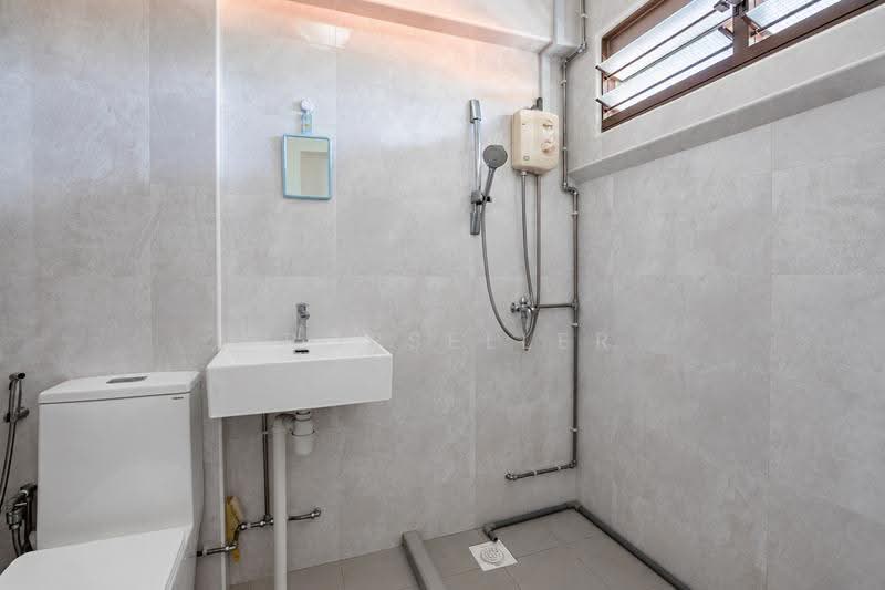 287 Bishan Street 24, 287 Bishan Street 24, Ang Mo Kio / Bishan / Thomson, 3 Bedrooms, 1,109 sqft, HDB Flat For Sale, by Elaine Wong, 500257623 - Bathroom - PropertyGuru.com.sg