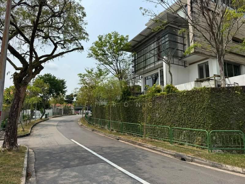 REGULAR LAND PLOT! TANGLIN MOVE IN CONDITION GOOD CLASS BUNGALOW!, Tanglin Road / Chatsworth / Bishopgate / Mount Echo / Ridley Park, Tanglin / Holland / Bukit Timah, 4 Bedrooms, 14,000 sqft, Good Class Bungalow For Sale, by Li Rong Teh, 500257645 - Exterior - PropertyGuru.com.sg