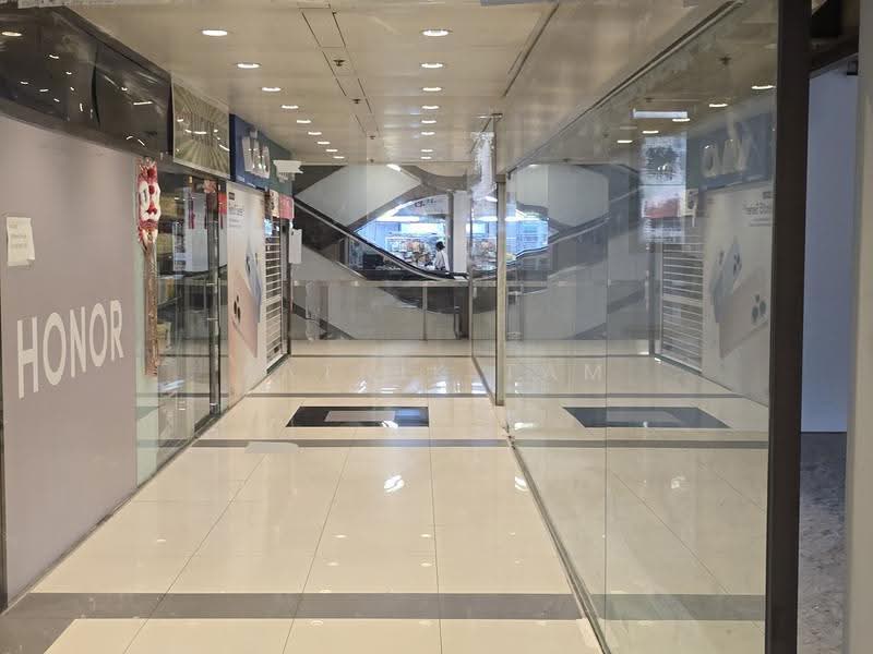 Peninsula Plaza, 111 North Bridge Road, City Hall / Clarke Quay, 2,454 sqft, Other Retail For Sale, by Patrik Tam, 500257655 - Corridor - CommercialGuru.com.sg