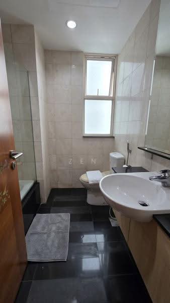 Sunglade, 1 Serangoon Avenue 2, Hougang / Punggol / Sengkang, 2 Bedrooms, 1,044 sqft, Condominium For Rent, by Zen Teo, 500257681 - Bathroom - PropertyGuru.com.sg