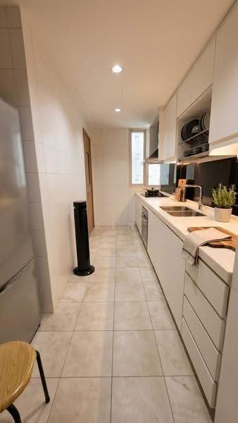 Sunglade, 1 Serangoon Avenue 2, Hougang / Punggol / Sengkang, 2 Bedrooms, 1,044 sqft, Condominium For Rent, by Zen Teo, 500257681 - Kitchen - PropertyGuru.com.sg