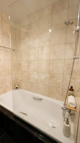 Sunglade, 1 Serangoon Avenue 2, Hougang / Punggol / Sengkang, 2 Bedrooms, 1,044 sqft, Condominium For Rent, by Zen Teo, 500257681 - Bathroom - PropertyGuru.com.sg