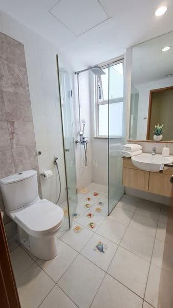 Sunglade, 1 Serangoon Avenue 2, Hougang / Punggol / Sengkang, 2 Bedrooms, 1,044 sqft, Condominium For Rent, by Zen Teo, 500257681 - Bathroom - PropertyGuru.com.sg