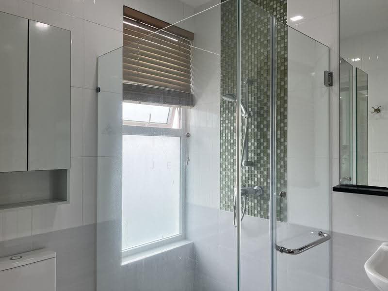 D11 Semi-Detached, Dyson Road Merlimau Road Whitley Road Tan Sim Boh Road, Newton / Novena, 6 Bedrooms, 5,071 sqft, Semi-Detached House For Sale, by Jenny Ng, 500257688 - Bathroom - PropertyGuru.com.sg