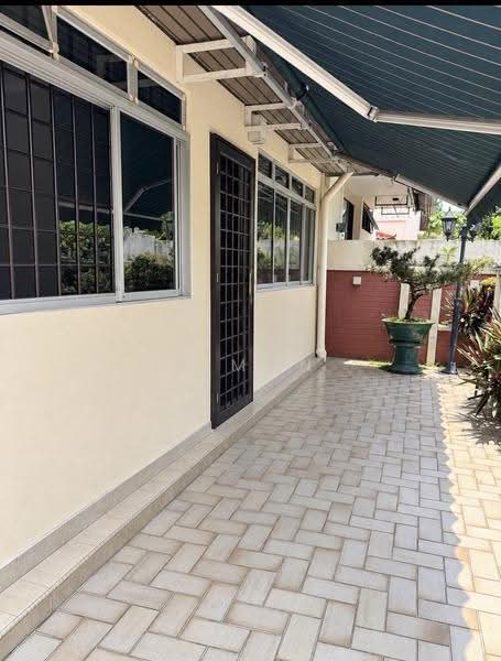 Duke's Gardens, Princess of Wales Road, Tanglin / Holland / Bukit Timah, 5 Bedrooms, 3,000 sqft, Semi-Detached House For Sale, by Simon Neo, 500257697 - Exterior - PropertyGuru.com.sg