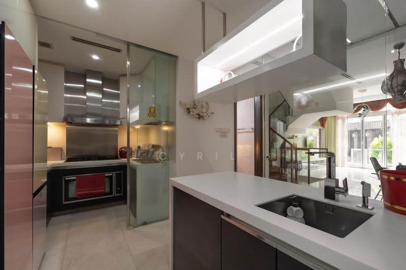 The Greenwood, 205A Greenwood Avenue, Newton / Novena, 5 Bedrooms, 2,992 sqft, Terraced House For Sale, by Cyril Tuzemen, 500257700 - Kitchen - PropertyGuru.com.sg